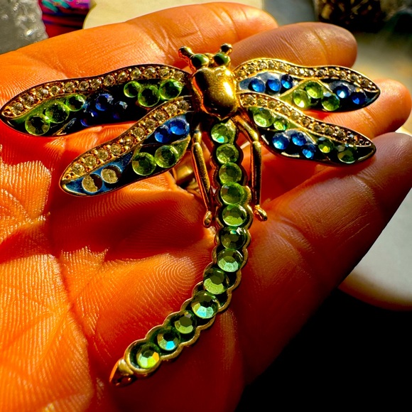 Signed Suzanne Bjontegard rhinestone brooch. - Picture 1 of 6